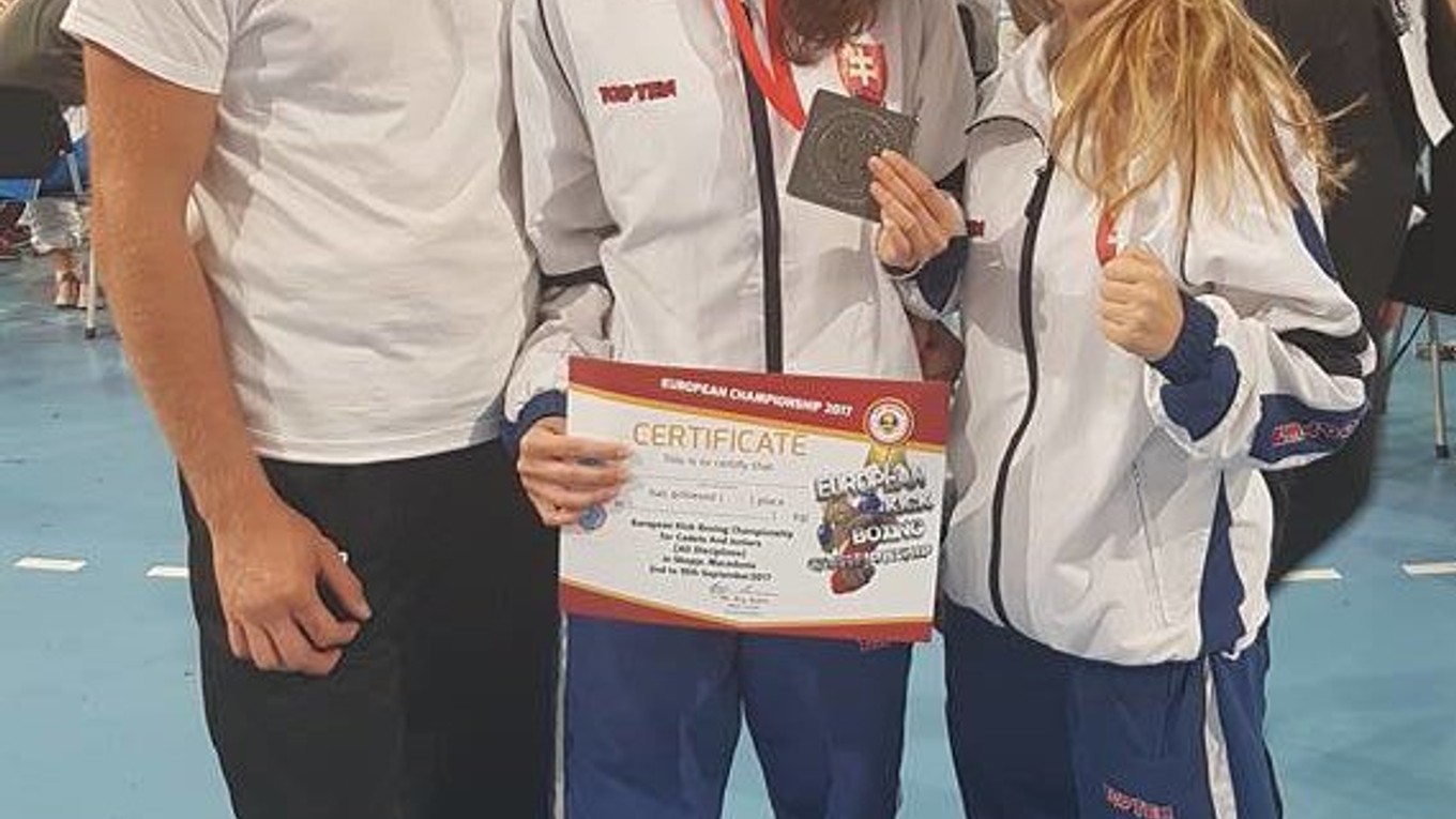 Jozef Kolozsy so svojimi zverenkami.