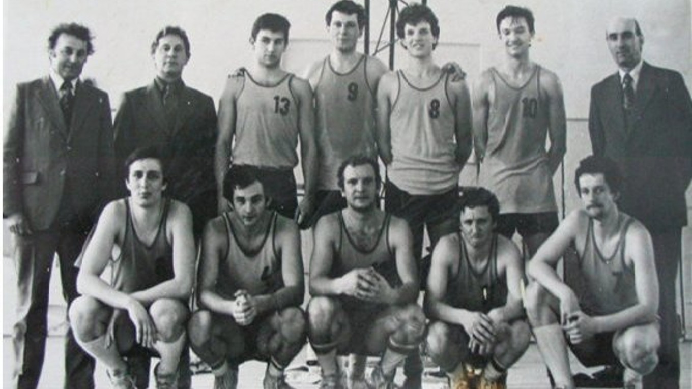 Muži Michaloviec v sezóne 1979/80, Feňák je vpravo hore.