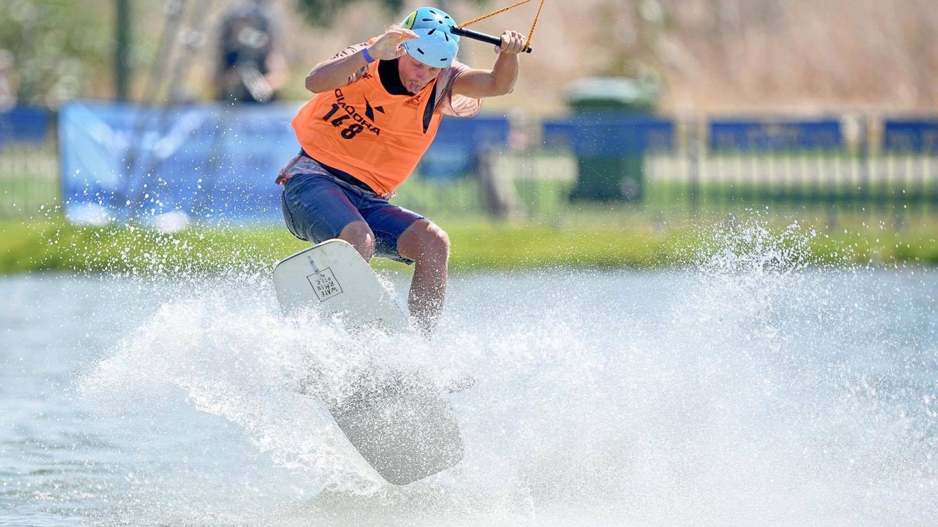 Július Lang. Myslí na medailu.