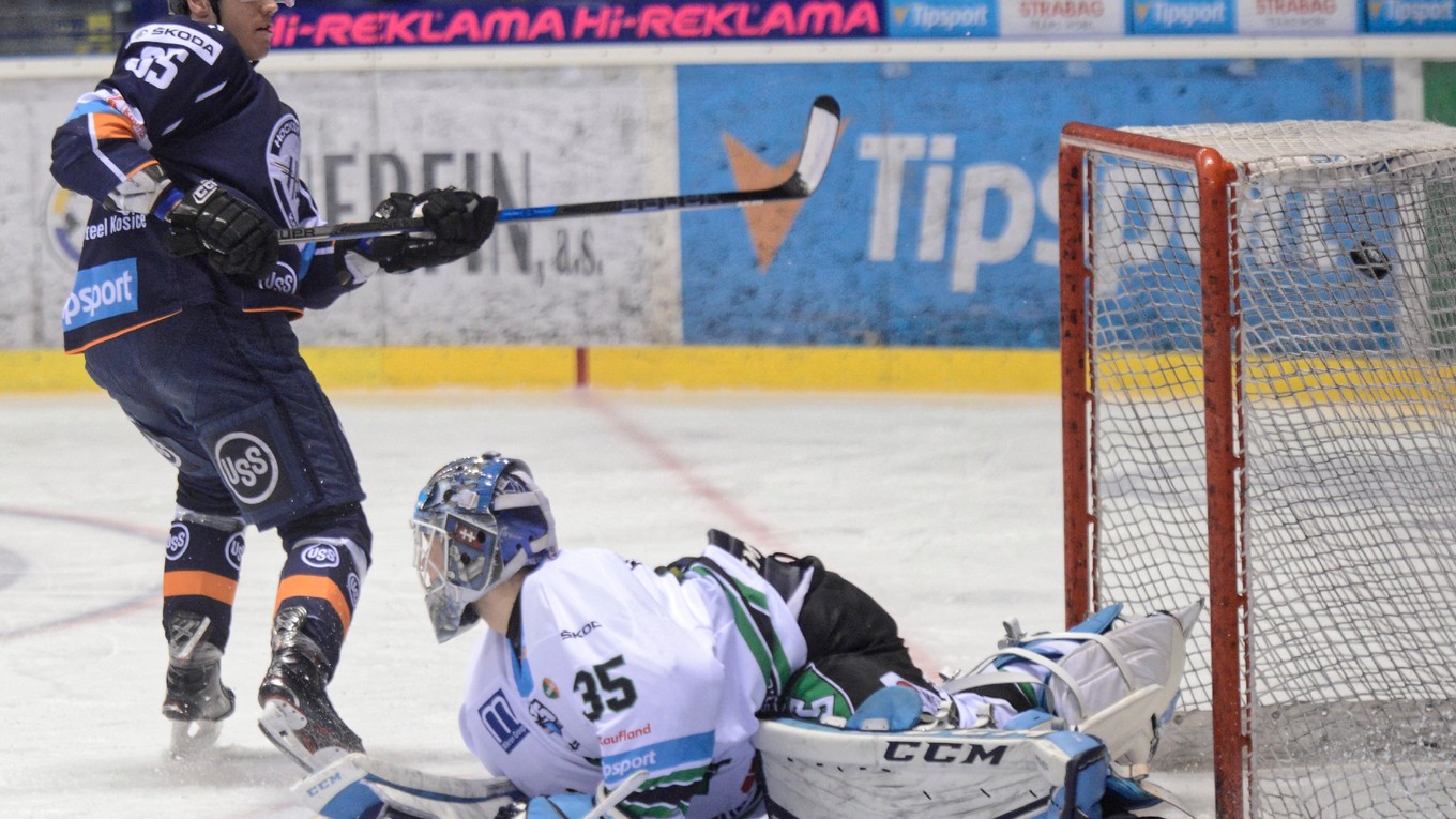 Tomáš Klíma strieľa druhý košický gól.