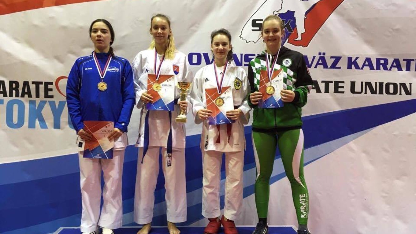 Michaela na stupni víťazov.