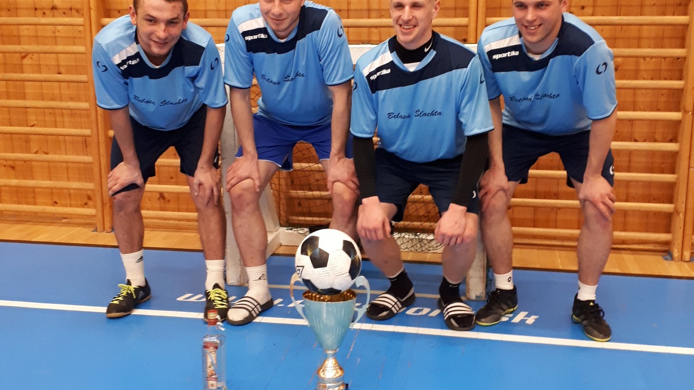 Víťazné družstvo Belasej Šľachty. 