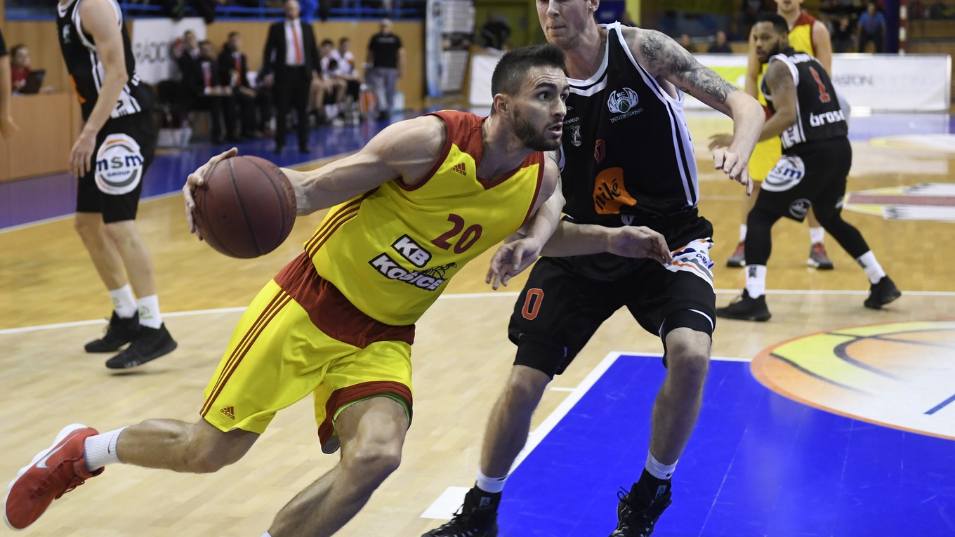 Kapitán. Richard Körner v zápase proti Prievidzi. 