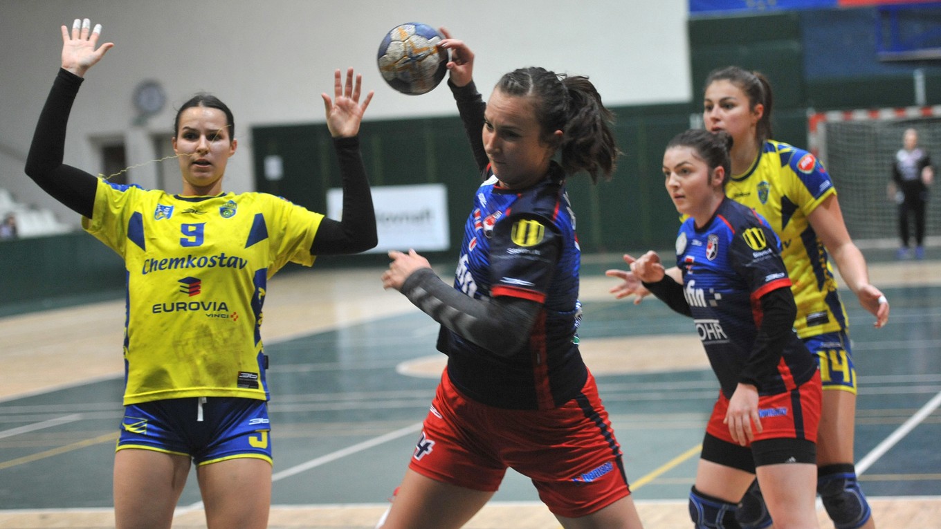 Bačíková pri streľbe.