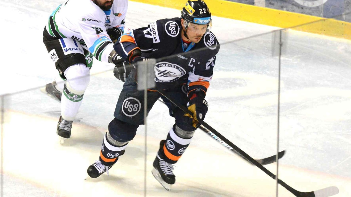 Bude Košiciam chýbať, ale kratšie. Po včerajšku je jasné, že Ladislav Nagy (vpravo) napokon nebude v zostave HC Košice kvôli olympiáde chýbať v siedmich zápasoch, ale len v troch alebo štyroch. Rovnako ako Marek Hovorka. 