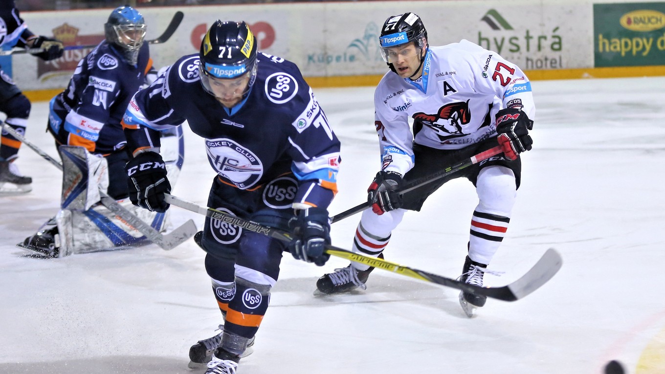 Zľava: Joakim Lundstrom a Eduard Šedivý, obaja z HC Košice a Eric Faille z HC ’05 iClinic Banská Bystrica.