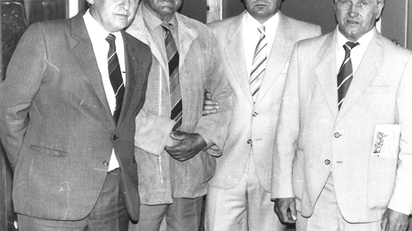 Jozef Nagy (vľavo). Na oslavách 75. narodenín Laca Pavloviča (vpravo), spolu s futbalovou legendou Jozefom Bicanom a novinárom Jozefom Kuchárom.