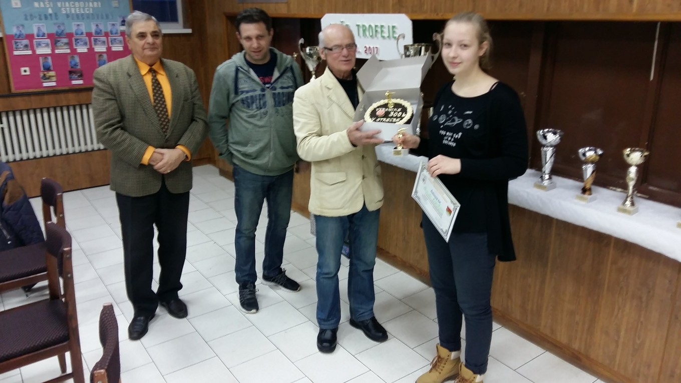 Veronika Krunková (vpravo) dostala aj prekvapenie.