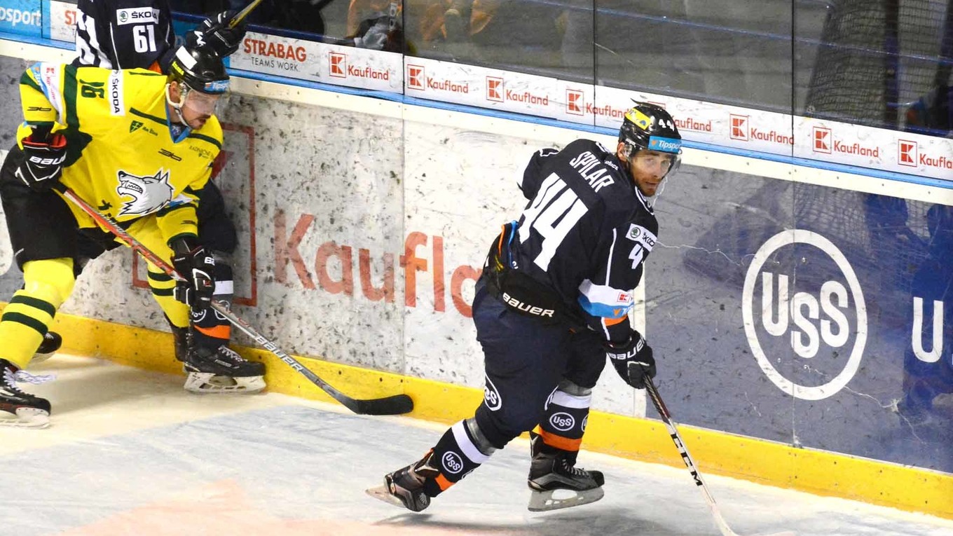 Gabriel Spilar. Proti Novým zámkom premenil samostatný nájazd a získal oceliarom bod navyše.