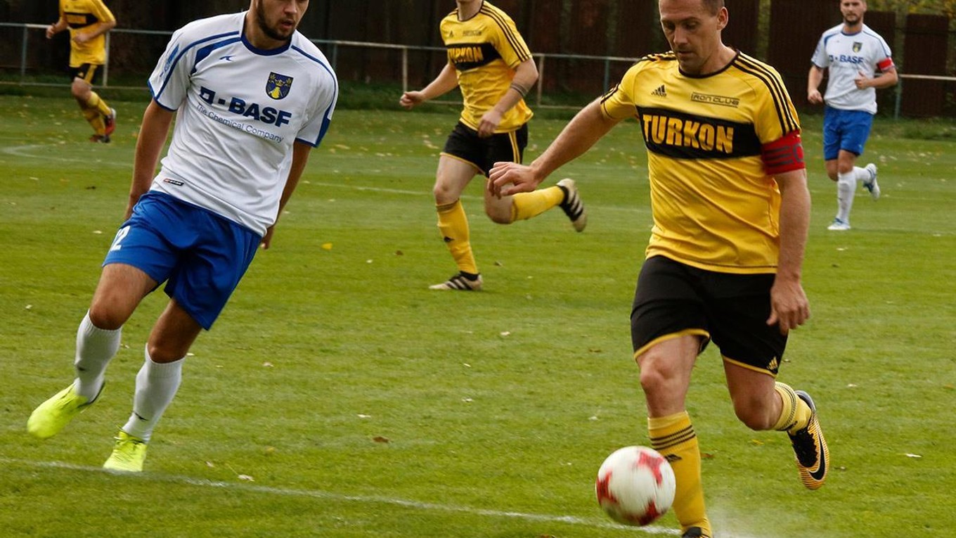 Prezident i hráč Opátčanov Pavol Turczyk (vpravo) prezradil sťahovanie do Čermeľa. 