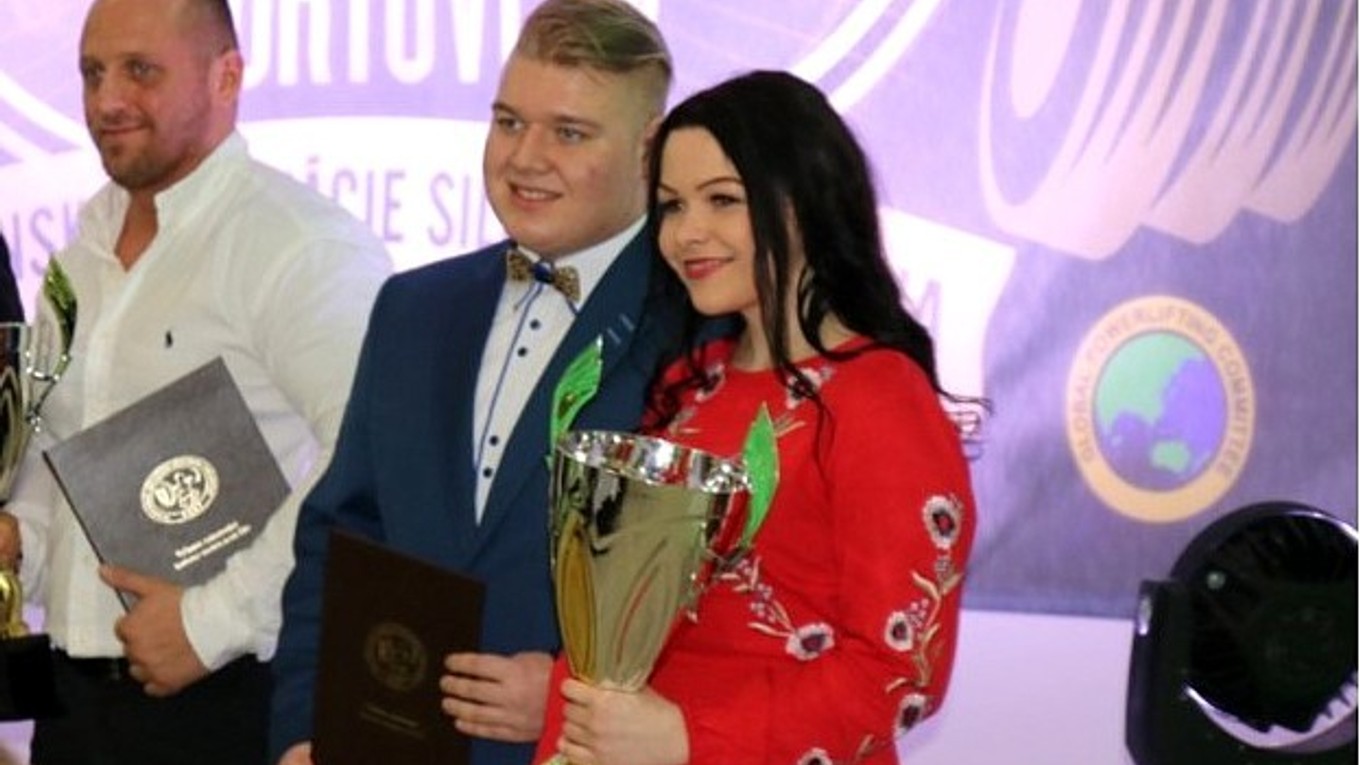 Najúspešňejší dorastenci – Janík Velgos a Soňa Zbrehová. 