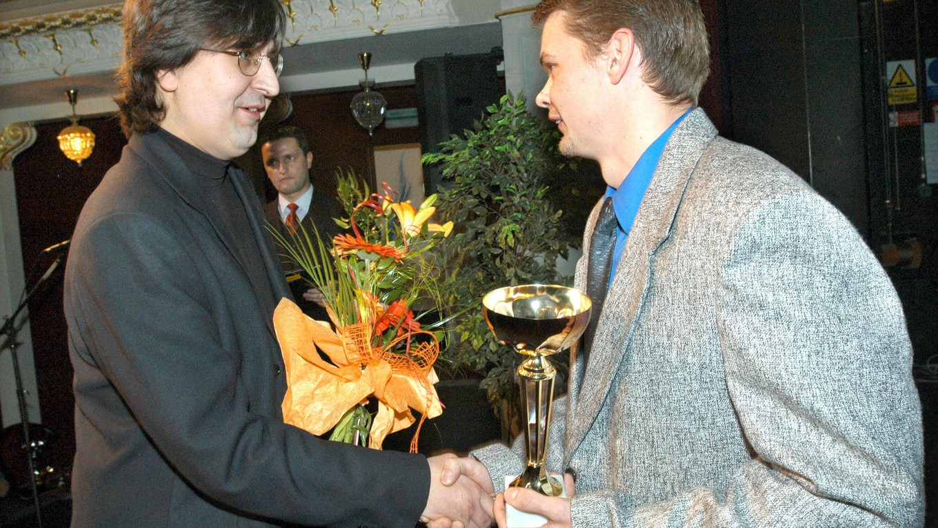 Radoslav Antl (vpravo) pri preberaní jednej z cien.