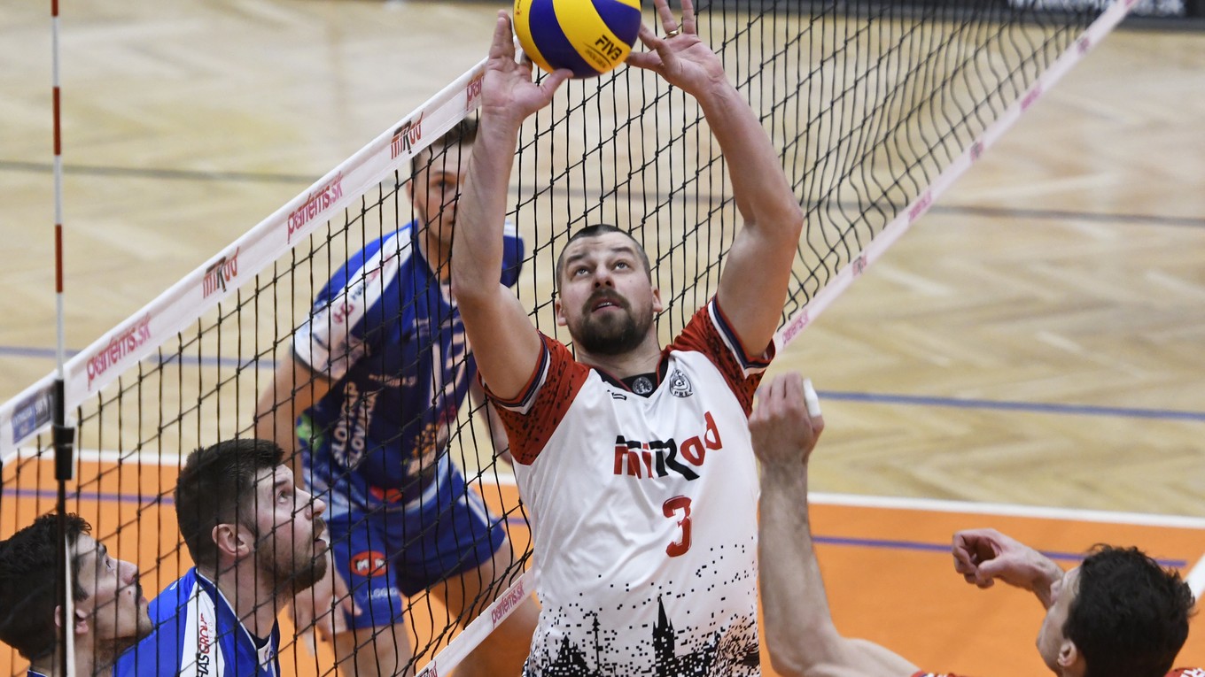 Prešovčania doma neuhrali ani set. Domáci Kamil Feňo počas druhého zápasu semifinále.