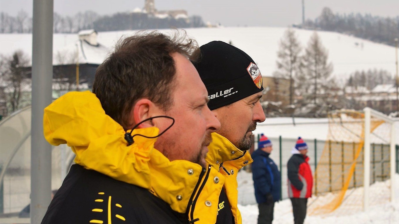 Tréner A-tímu Marián Solotruk (vľavo) a prezident MFK Ján Fröhlich – dvojica, ktorá sa snaží pozdvihnúť futbal v Starej Ľubovni.