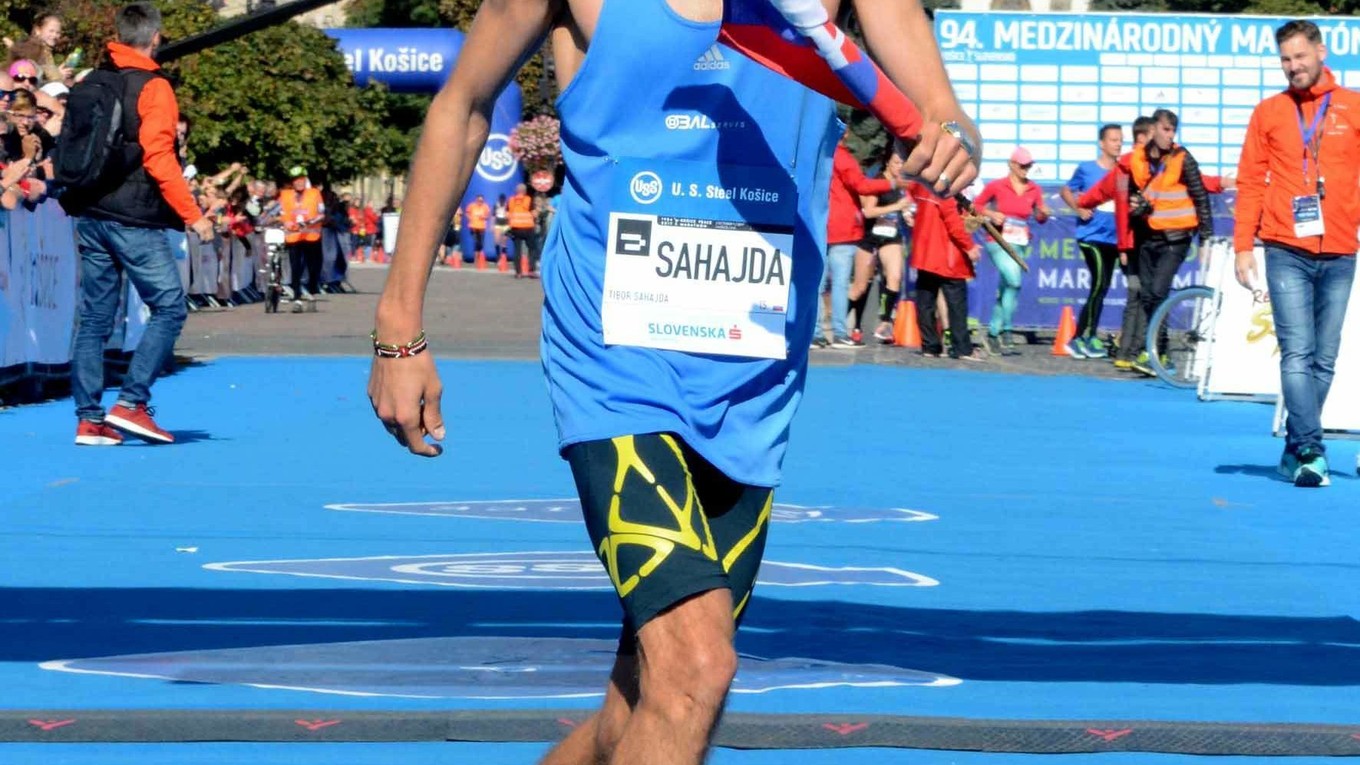 Vzdal, ale do cieľa aj tak prišiel. Tibor Sahajda mal na šampionáte problémy. 