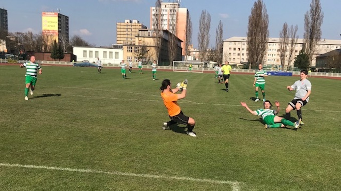Papcún strieľa úvodný gól TU Košice.