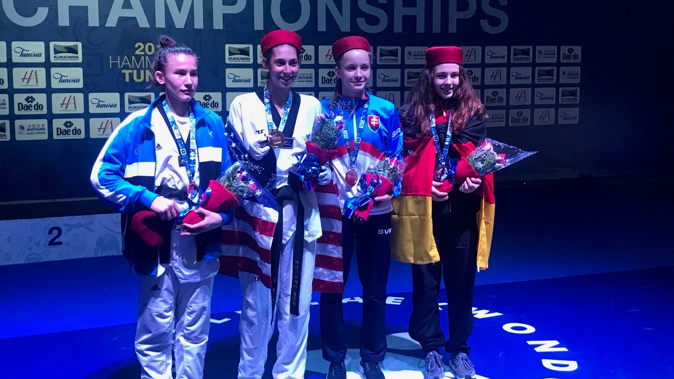 Košičanka Briškárová (tretia zľava) na MS.