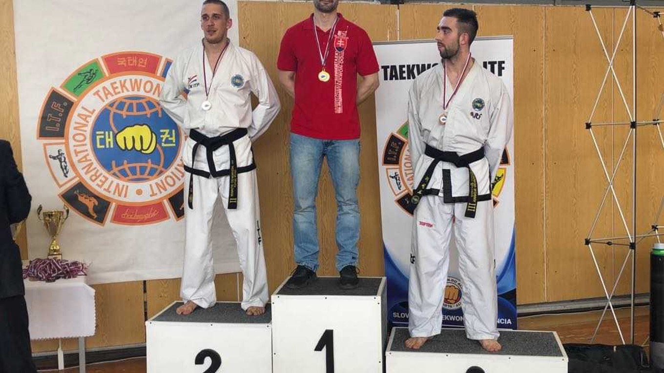 Na stupňoch víťazov. 