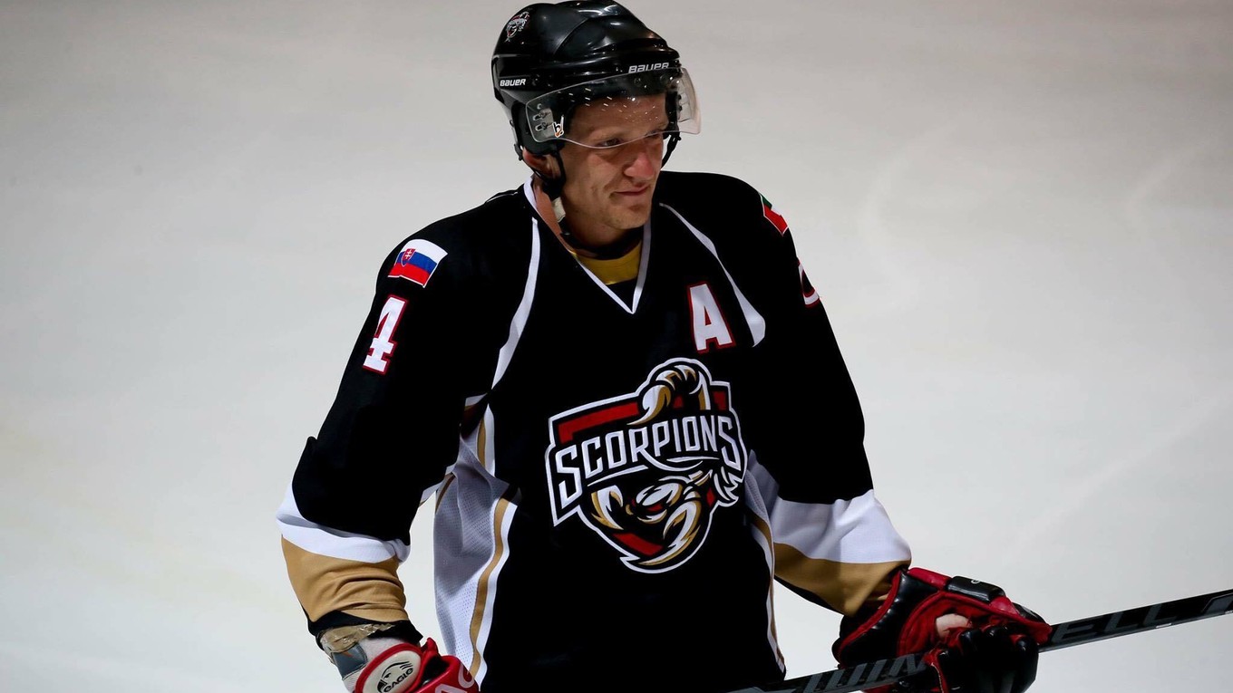 Ľubomír Zelený v drese Abú Dhabí Scorpions.