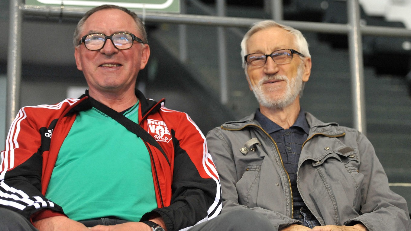 Čerství sedemdesiatnici. Peter Dvorčák (vľavo) a Juraj Závadinka.