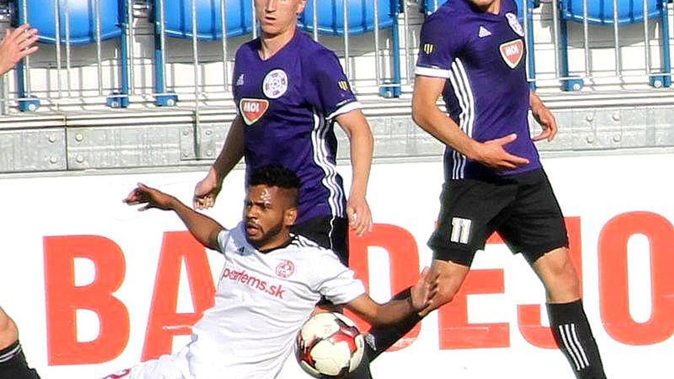 Bardejov podľahol doma Komárnu 0:2.