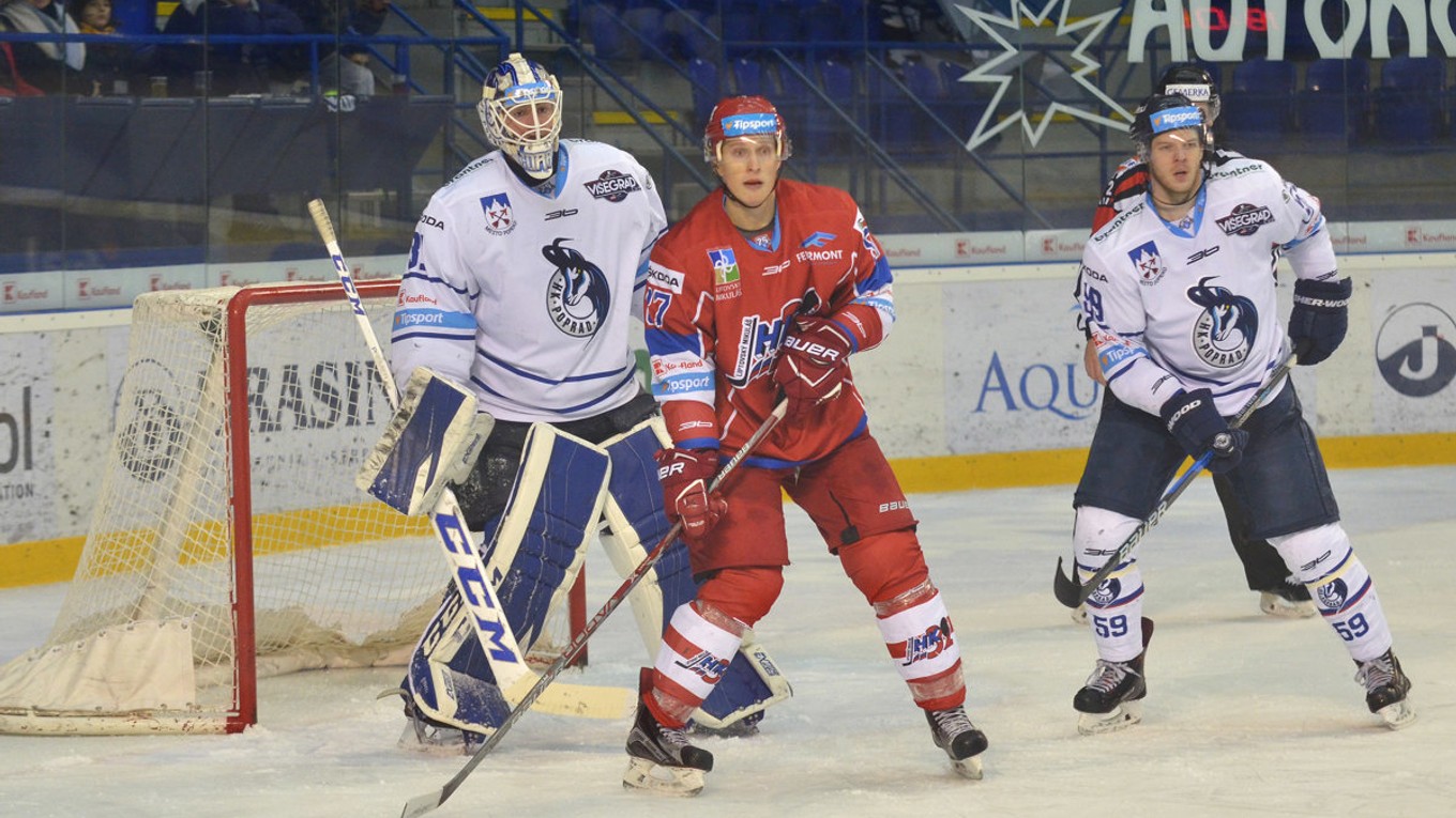 Zľava: Corbeil z HK Poprad, Kuráli z MHk 32 Liptovský Mikuláš a McDowell z HK Poprad.