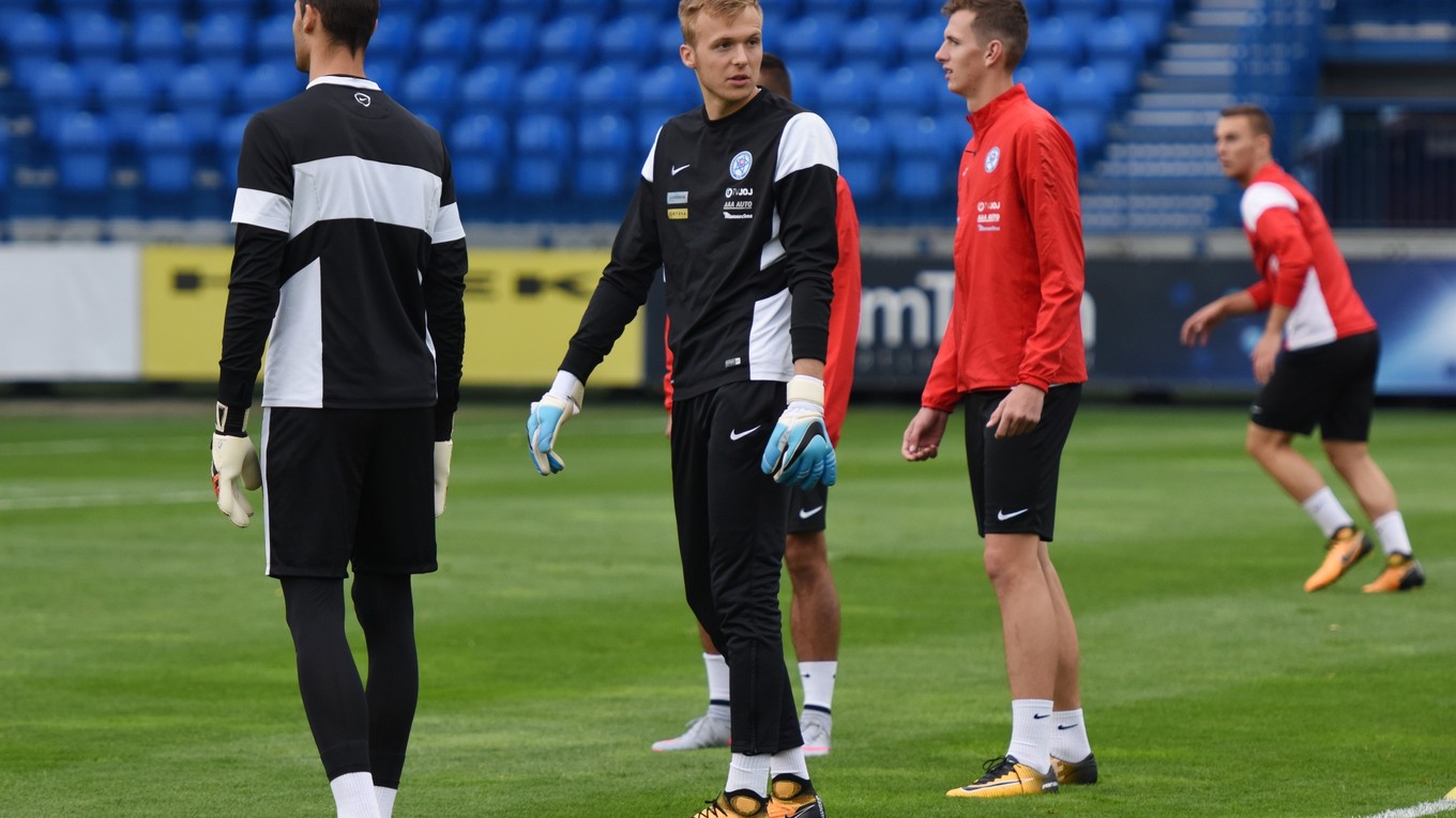 Po mládežníckych reprezentáciách okúsi Marek Rodák (v strede) aj atmosféru tej seniorskej.