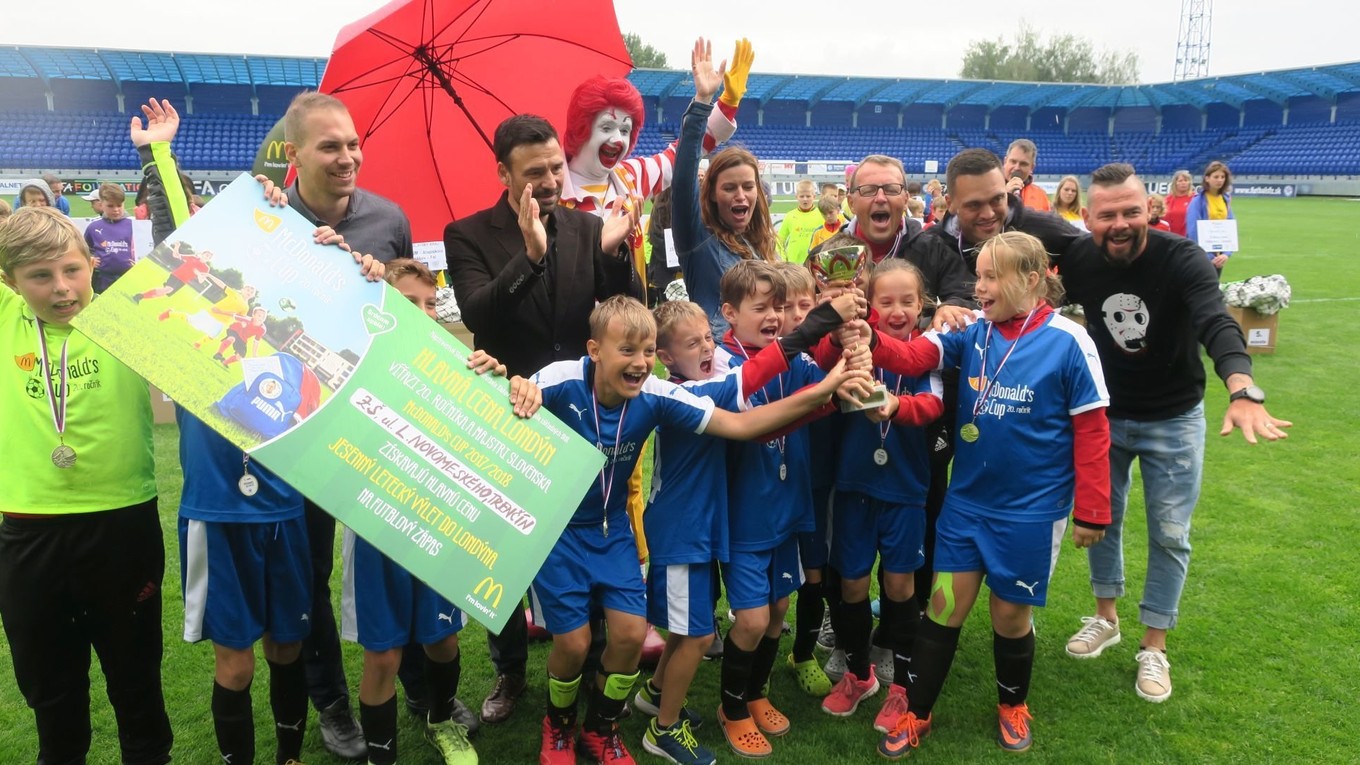 Erupcia trenčianskej radosti po odovzdaní trofeje za celkové prvenstvo na McDonald´s Cupe 2018.