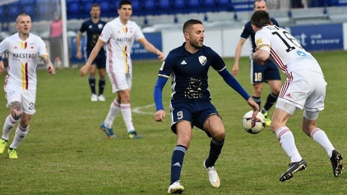 Stanislav Šesták na trávniku v popradskom drese. Na tomto konštatovaní by sa v blízkej budúcnosti nemalo nič meniť.