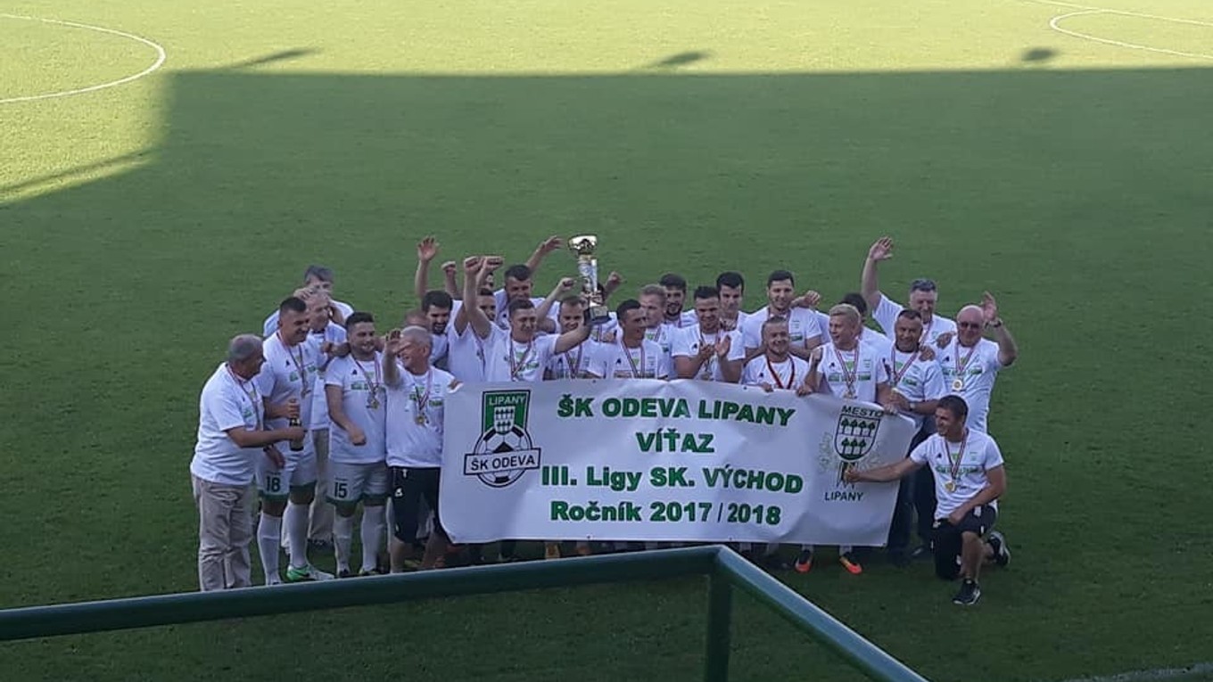 O postupe ŠK Odeva Lipany bolo rozhodnuté už skôr. Víťaz tretej ligy si v nedeľu prevzal aj pohár za prvenstvo v najvyššej regionálnej súťaži.