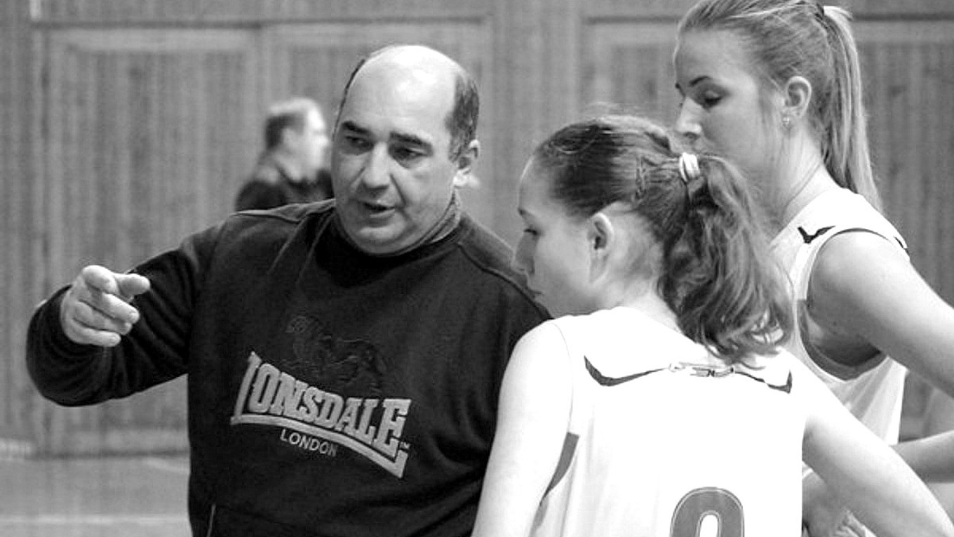 Tréner Ladislav Mojdis v akcii.