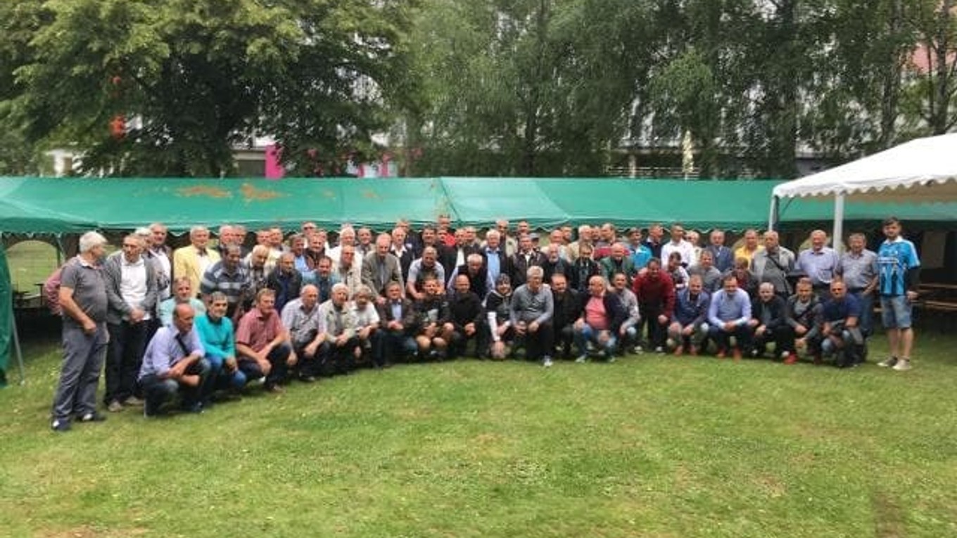 Spoločná snímka všetkých zúčastnených na spomienkovej akcii. 