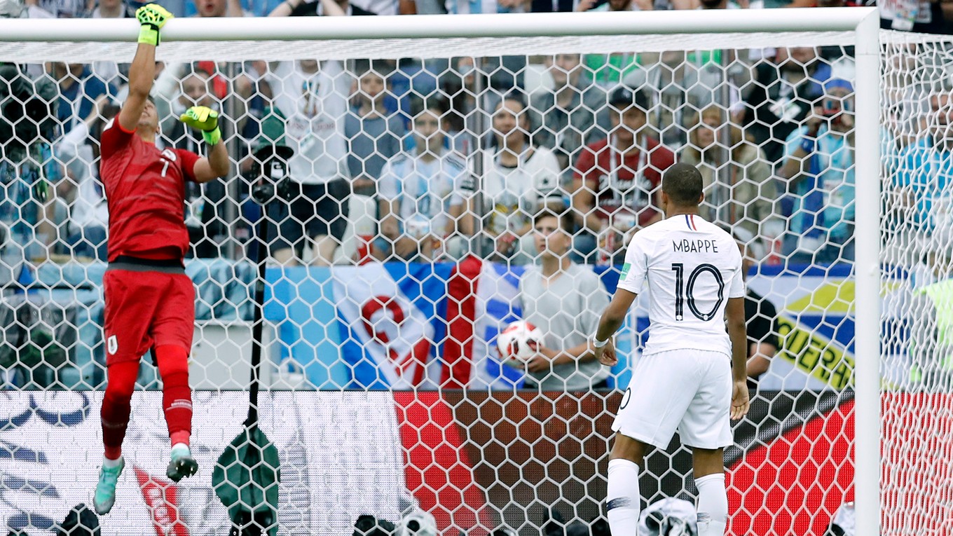 Francúz Kylian Mbappé nepremieňa svoju šancu.