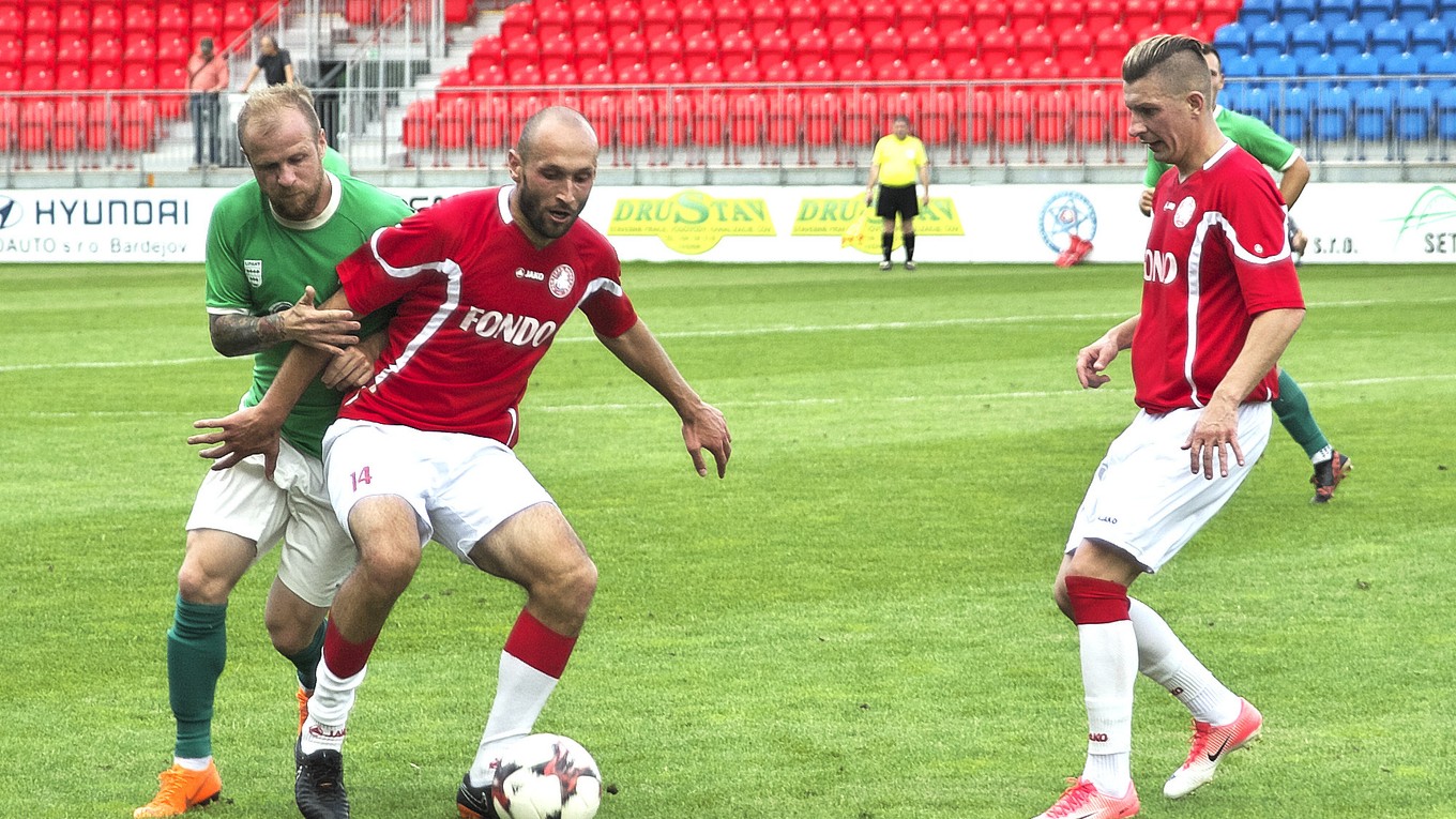 Profesionálny Partizán, amatérska Odeva.