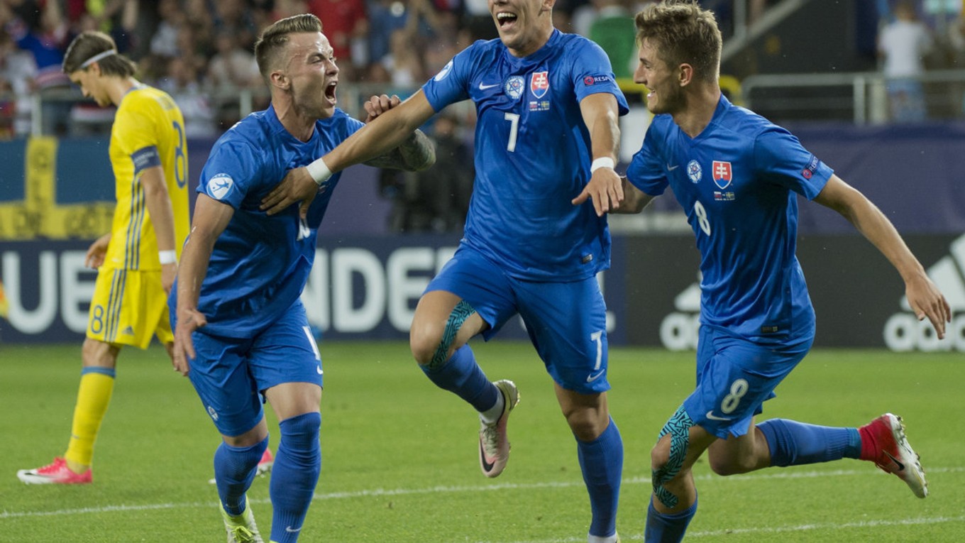 Jaroslavovi Mihalíkovi na kredite pridalo úspešné Euro 2017 hráčov do 21 rokov. Takto sa so spoluhráčmi radoval (č. 7) so svojho gólu do siete Švédska.