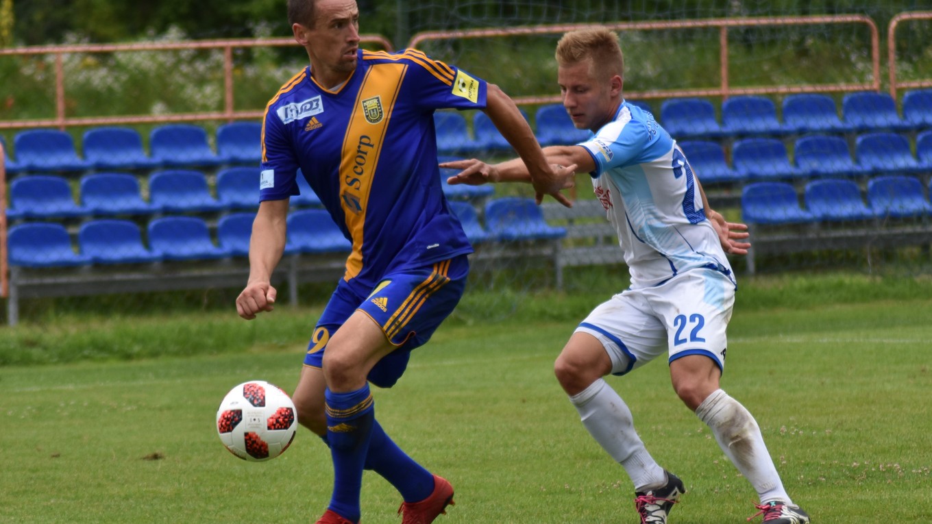 Skúsený ofenzívy hráč Blažej Vaščák (vľavo) je blízko dohody s Michalovčanmi. 