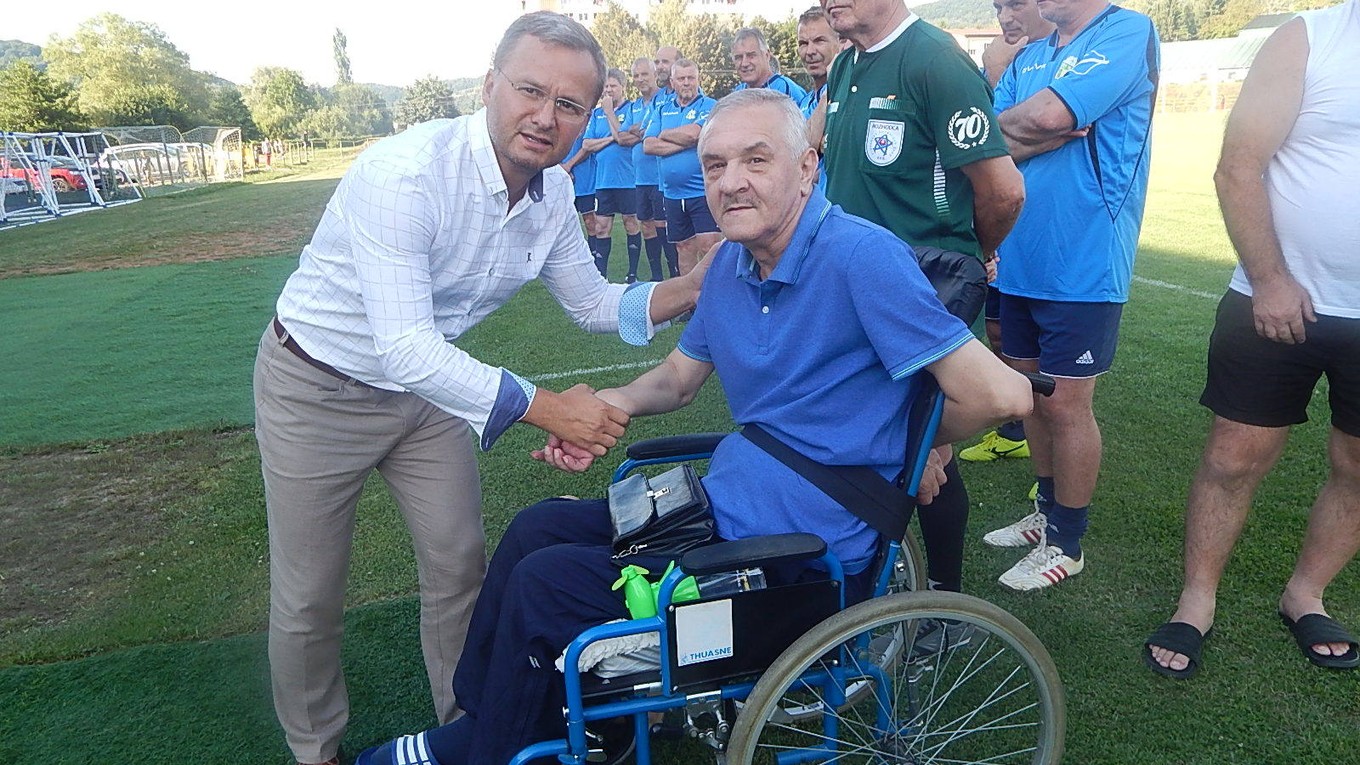 M. Labun s predsedom VsFZ R. Havrillom. 