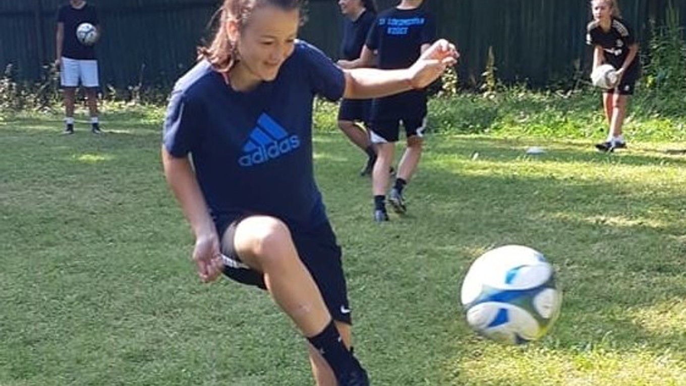 Na sústredení v Palcmanskej Maši. Na snímke najmladšia hráčka tímu Dominika Donovalová.