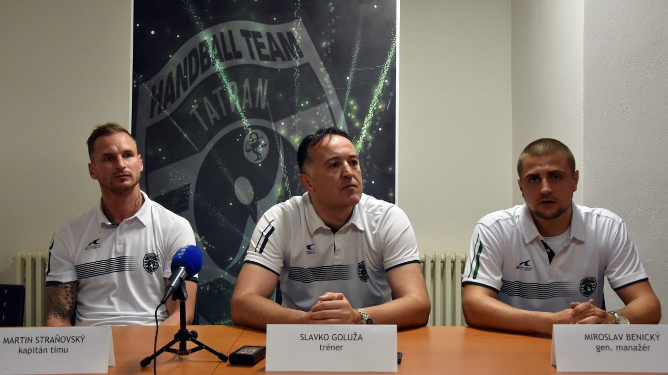 	
Na snímke zľava kapitán tímu Martin Straňovský, tréner Tatrana Prešov Slavko Goluža a generálny manažér Tatrana Prešov Miroslav Benický.