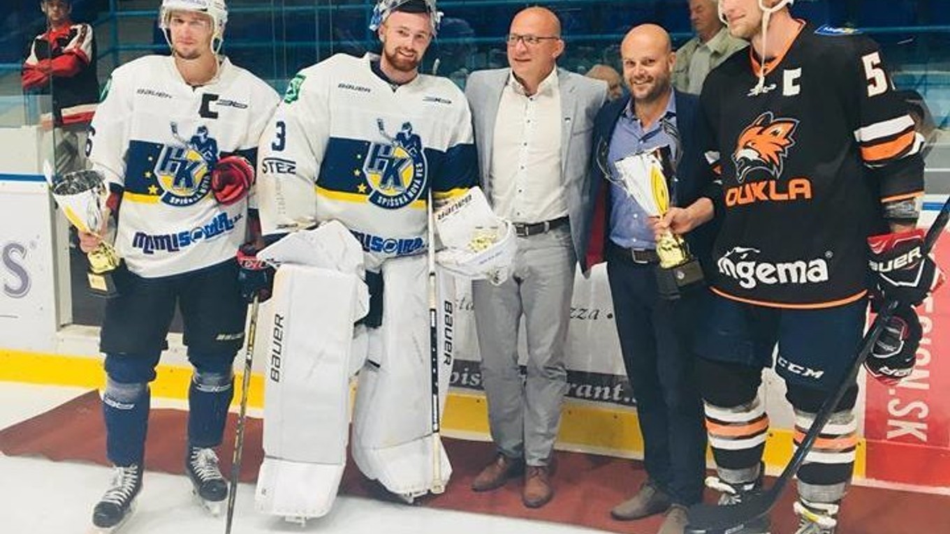 Dekorovanie víťazov po finálovom stretnutí. 