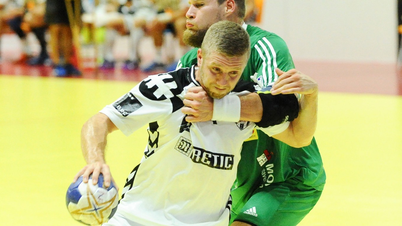 Erik Ľoch (v zelenom drese) sa vracia do Košíc. Na Slovensku naposledy hrával v Nových Zámkoch.