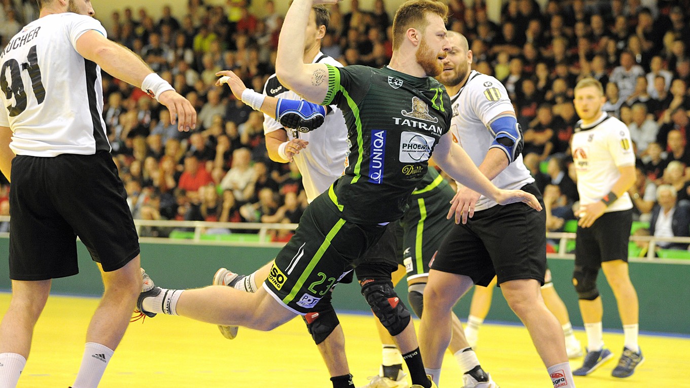 Leon Vučko (s loptou) musel v Breste do nemocnice, dnes chce ale na ihrisko.