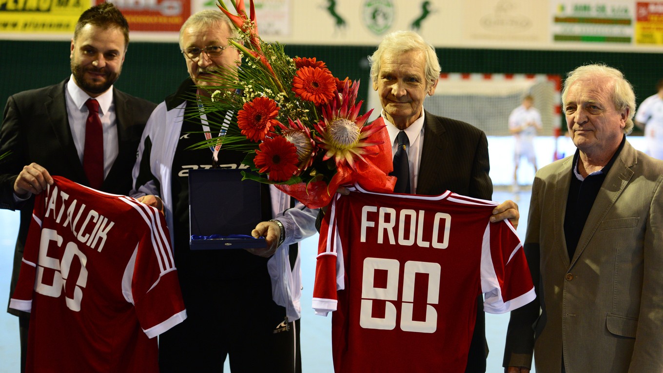 Hádzanárska legenda Anton Frolo (druhý sprava).