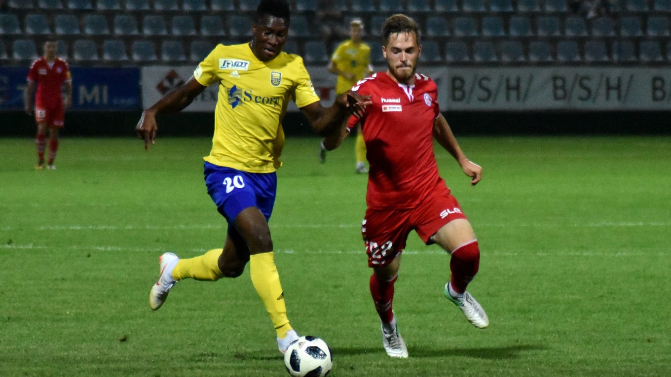 Víťazný gól v Senici zaznamenal striedajúci Sadam Sulley (vľavo).