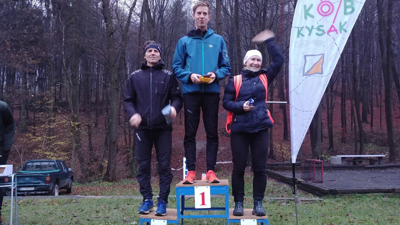 Na stupňoch víťazov - zľava J. Polák, T. Mušinský a N. Tyszová.