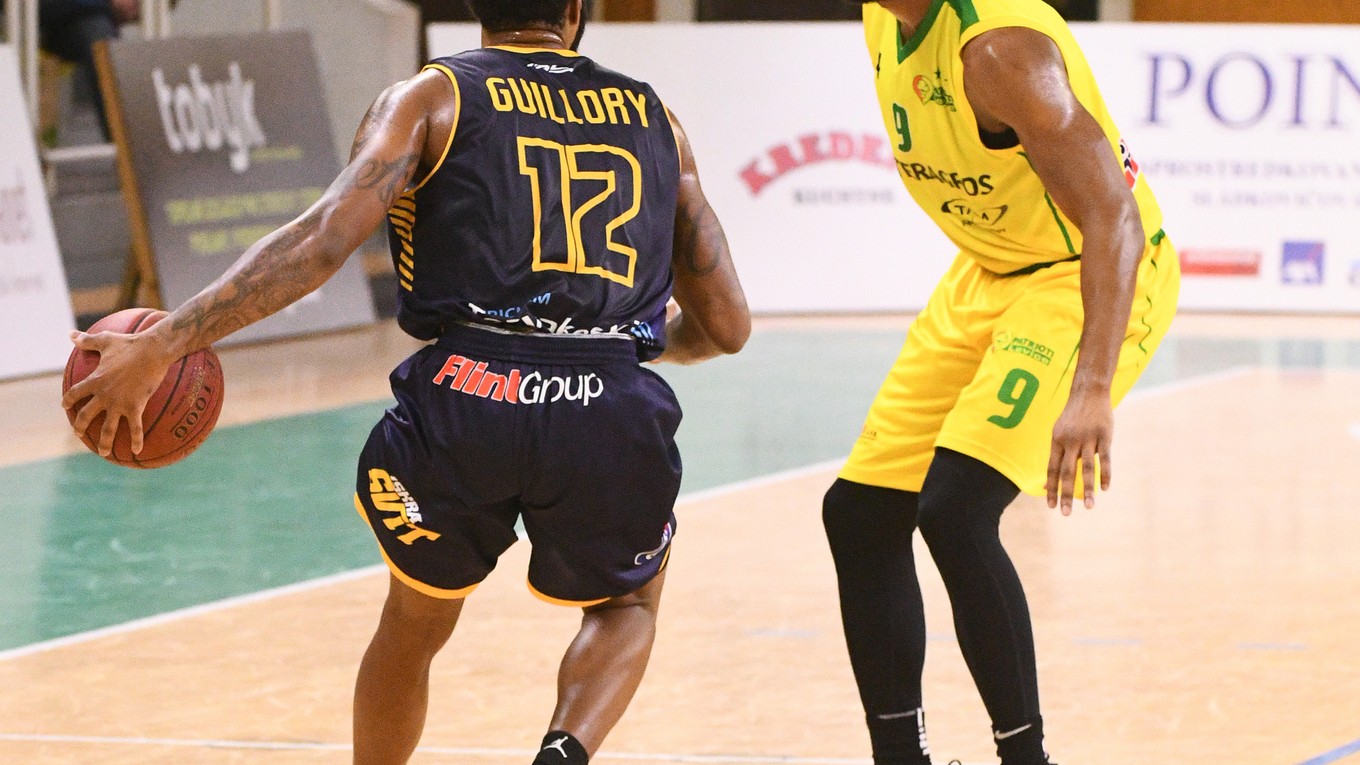 Američan Guillory (vľavo) si po príchode novej posily Kuntiča bude môcť trochu oddýchnuť.