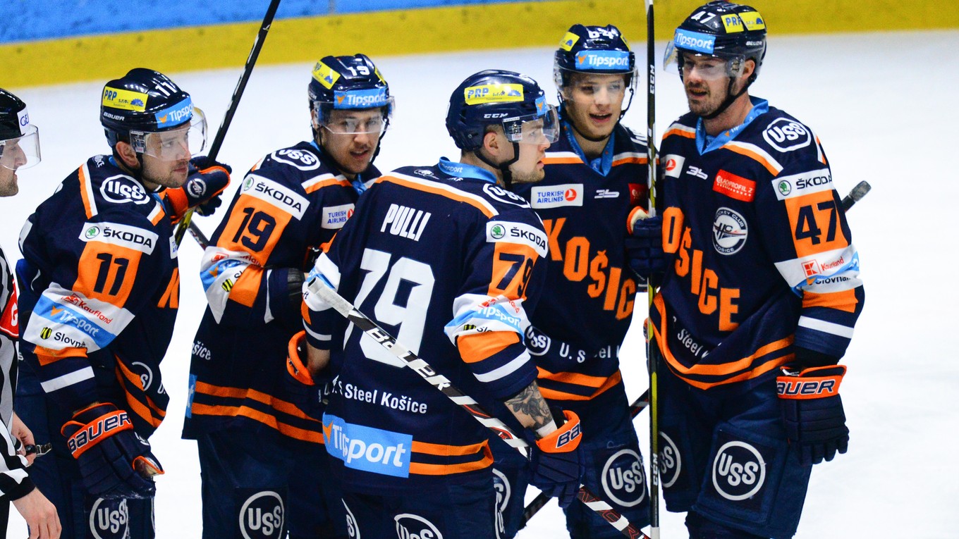 Košickí hokejisti ťahajú doma 4-zápasovú sériu prehier.