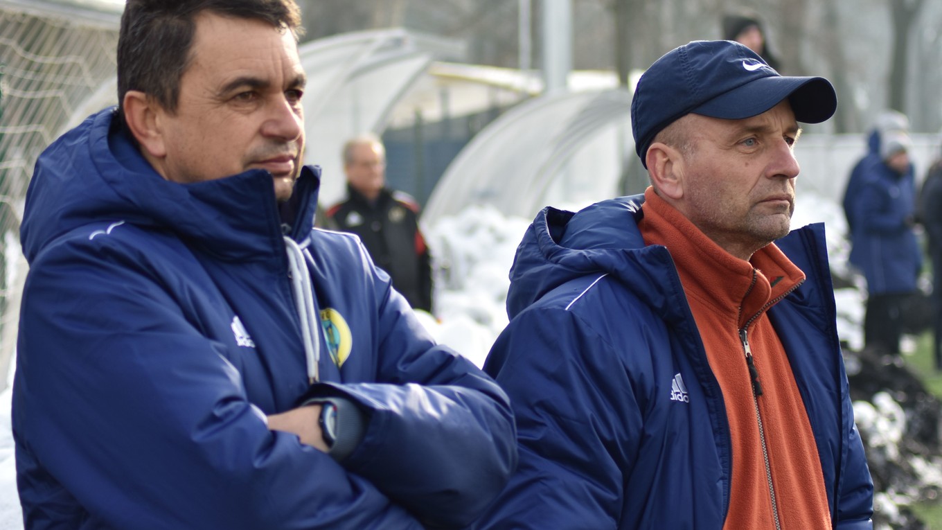 Jozef Džubara (vpravo) so svojím asistentom Vladimírom Rusnákom.