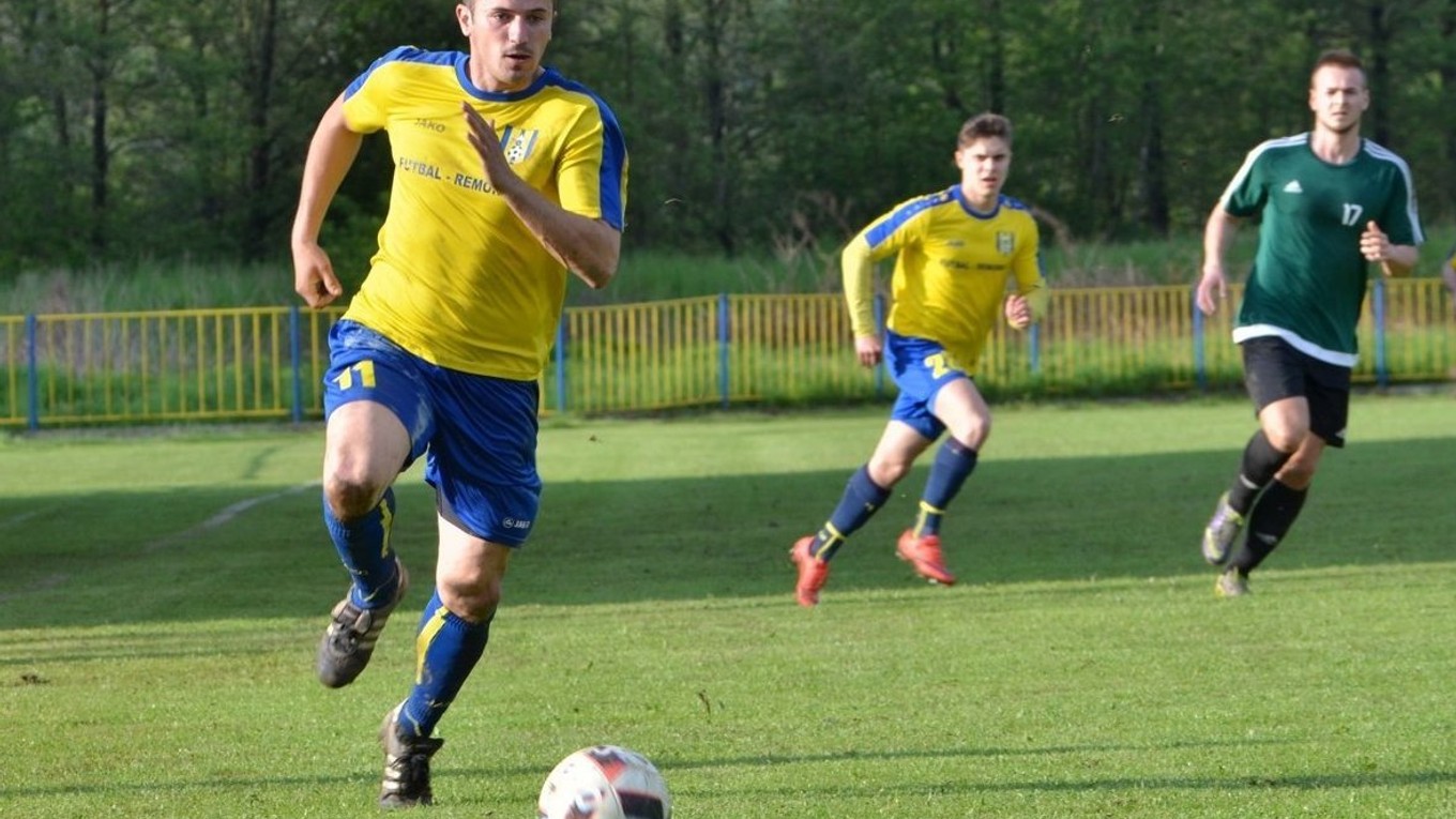 Jaroslav Figúr (vľavo) ešte vo farbách Rožňavy.