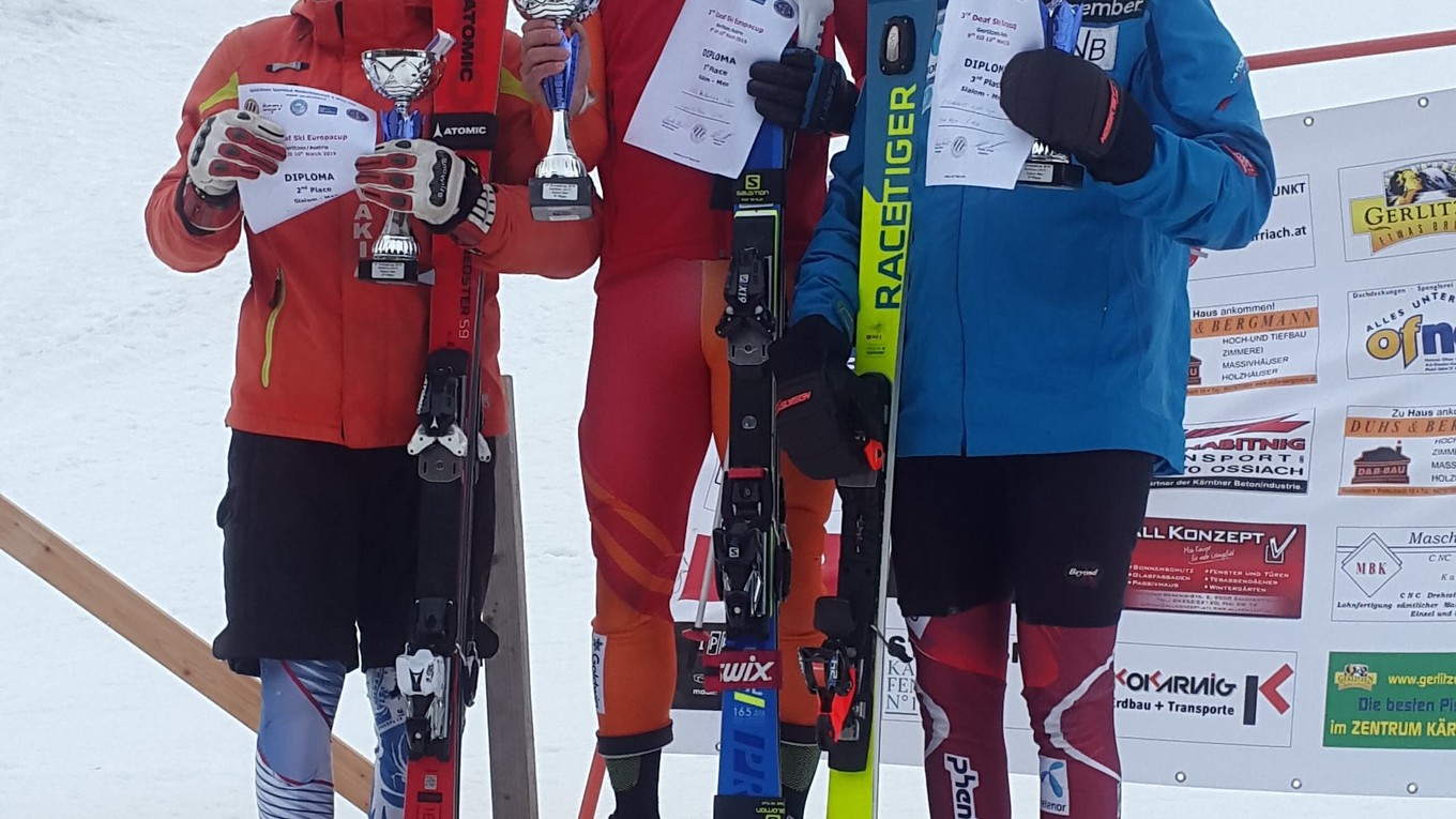 Vo finálovom slalome skončil Dávid Pristač (vľavo) druhý.